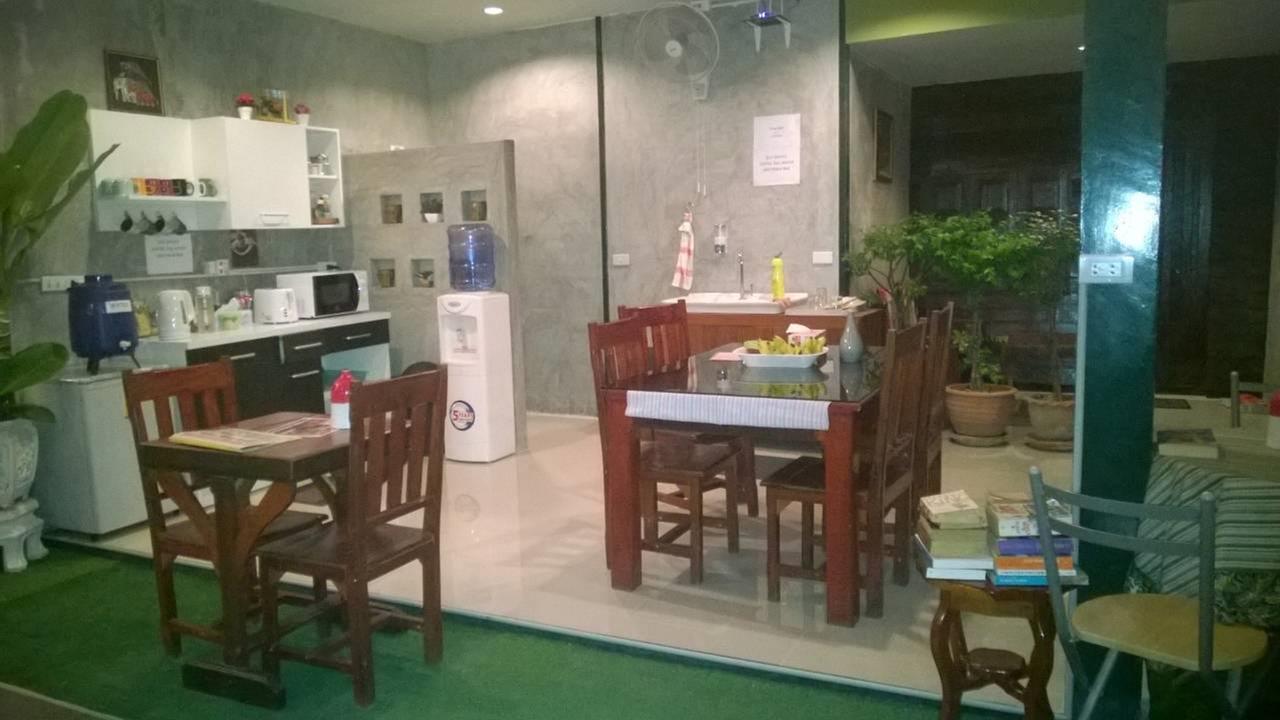 Pk Hostel Ayutthaya Eksteriør bilde