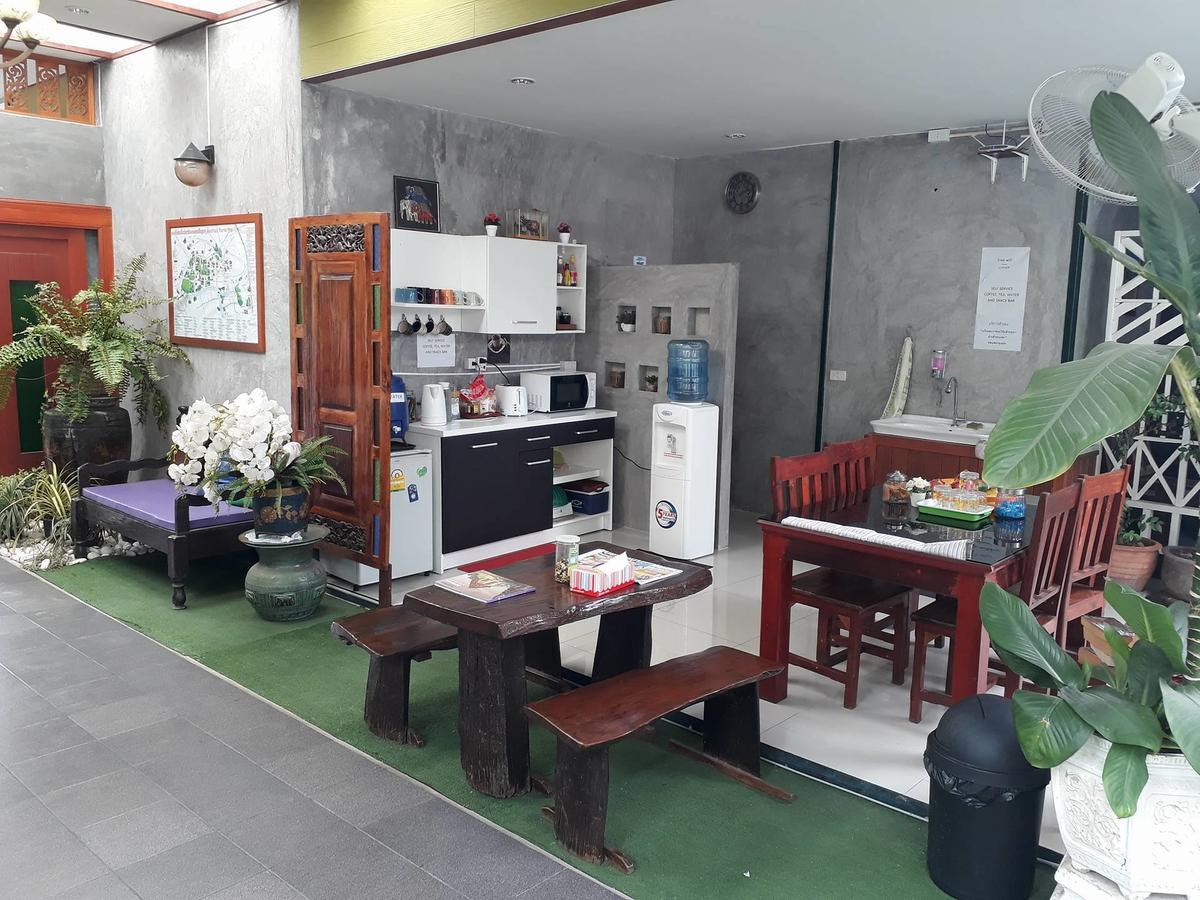Pk Hostel Ayutthaya Eksteriør bilde